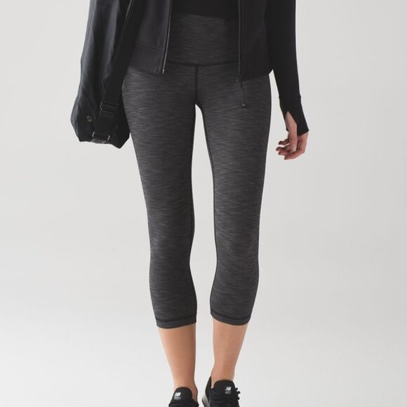 Lululemon Wunder Under Crop Size 8 - Picture 2 of 12